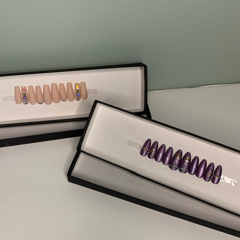 Maní X Press Nail Shop press on nails. NEW. Supplies included. Seem to be Size S